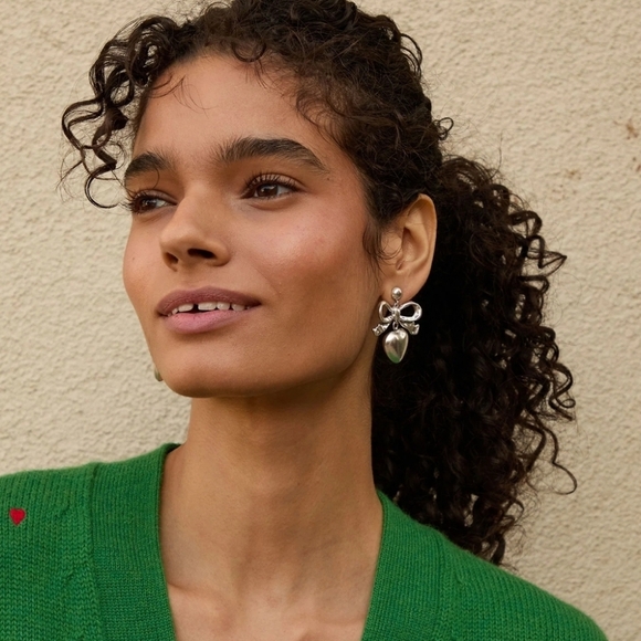 🔹️Piper K🔹️ Silver Heart And Bow  Statement Earrings ✨️🤍 - Picture 7 of 7